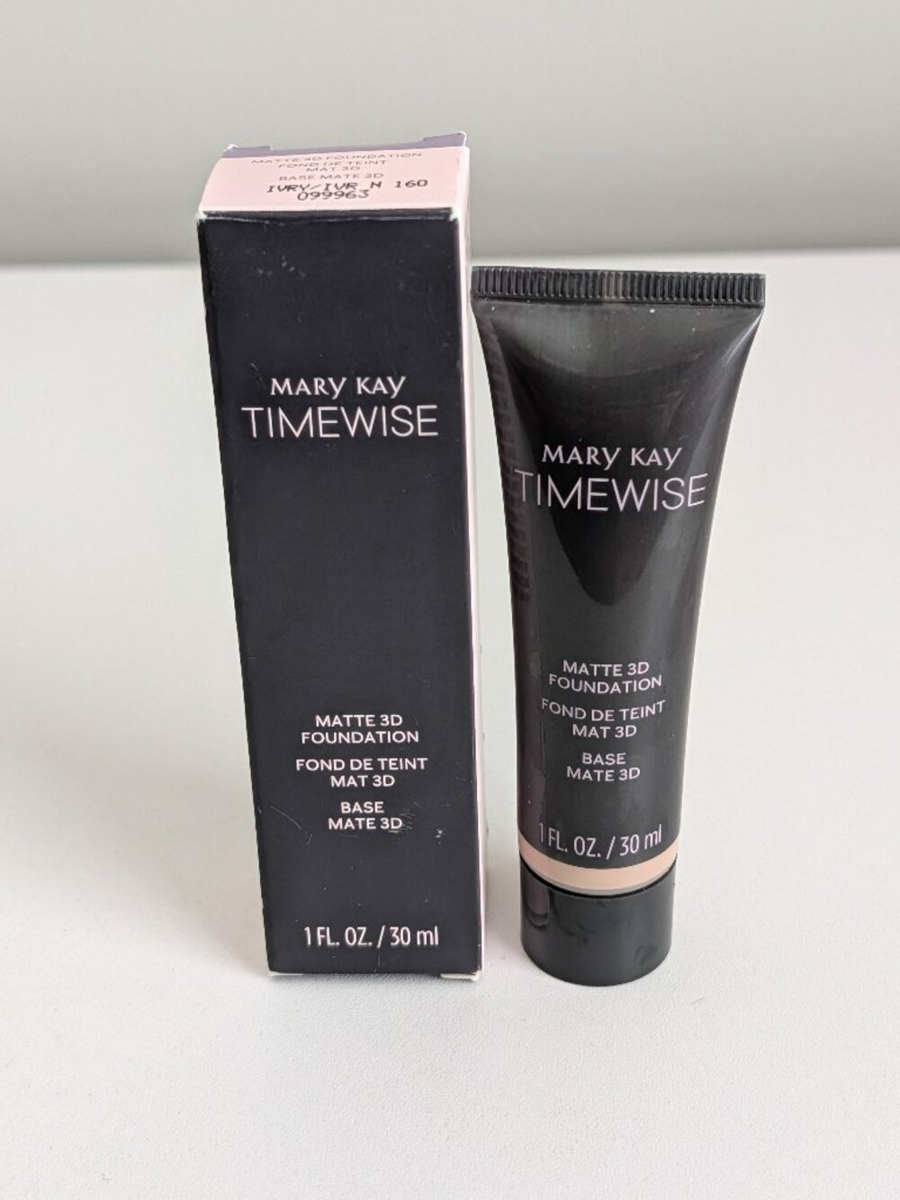 Mary Kay Timewise Matte 3D Foundation Ivory N 160 New with Box 099963